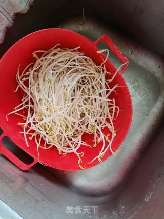 青椒绿芽菜的做法步调：1