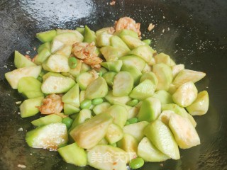 丝瓜虾仁烧毛豆的做法步调：7