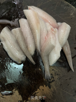 番茄咸菜豆腐鱼的做法步调：3