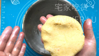 蔓越莓蜜豆司康，里面酥坚，里面坚实，烤时谦屋飘喷鼻，进口奶喷鼻浓重。的做法步调：9