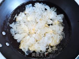 凉拌银耳的做法步调：3
