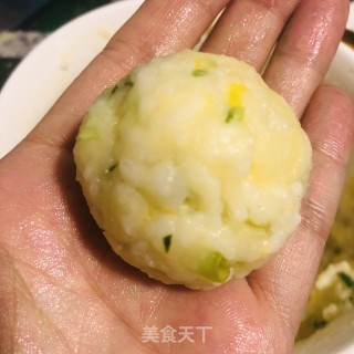 土豆泥饭团的做法步调：10