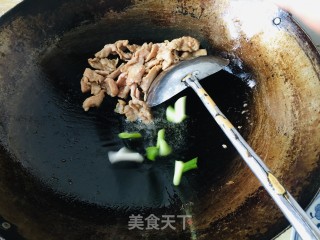 木耳青椒过油肉的做法步调：5