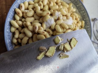 广式腊肉蒸黄豆的做法步调：2