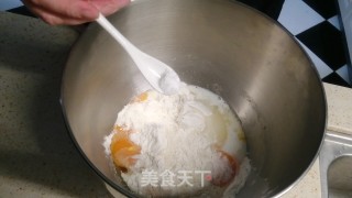 鸡蛋吐司里包的做法步伐
：1