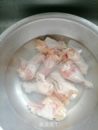 白烧鸡翅根的做法步调：1