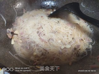 腊肠炒粉丝的做法步调：4