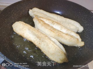 炸油条的做法步调：8