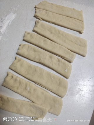 炸油条的做法步调：3