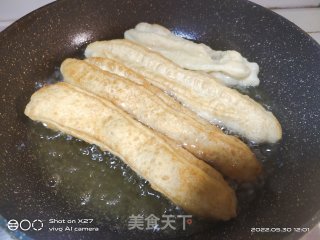 炸油条的做法步调：10