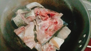 鱼头烧豆腐的做法步调：3