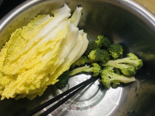 家庭版麻辣烫的做法步调：1