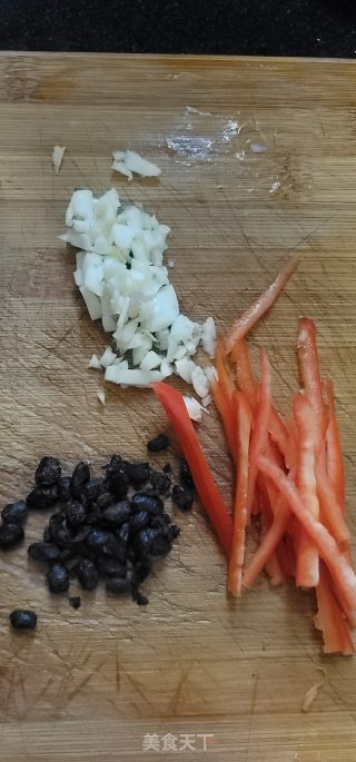 椒丝豆豉炒空心菜的做法步调：2