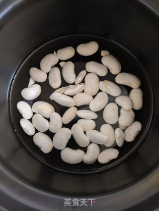 年夜云豆瑶柱龙骨粥的做法步调：1