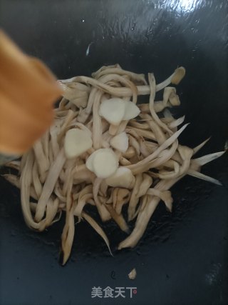 脚撕杏鲍菇的做法步调：5