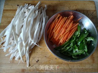 脚撕杏鲍菇的做法步调：1