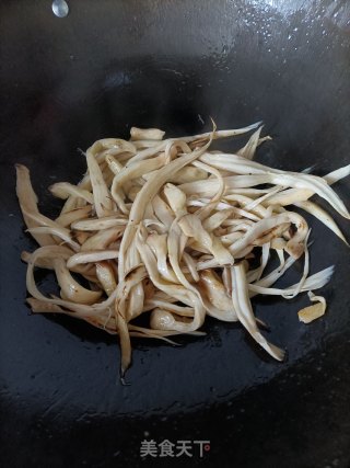 脚撕杏鲍菇的做法步调：3