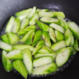 丝瓜炒鸡蛋的做法步调：5