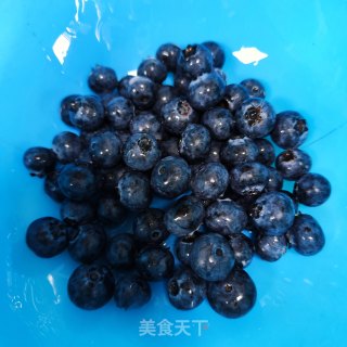 蓝莓喷鼻蕉酸奶碗的做法步调：2