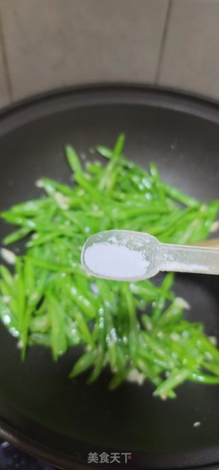 浑炒四时豆丝的做法步调：6
