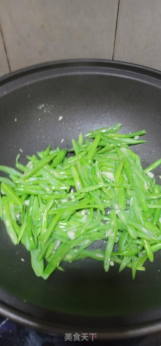 浑炒四时豆丝的做法步调：7