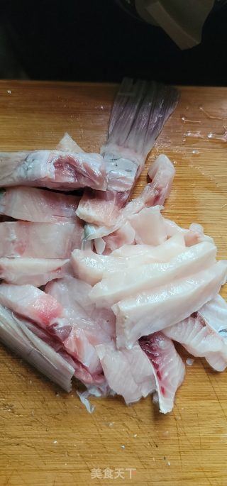 黄豆酱蒸坚肉鲩的做法步调：2