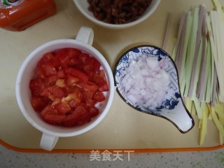 女童开胃饭番茄牛肉炸酱里！酸苦酱喷鼻，老小咸宜的做法步调：2