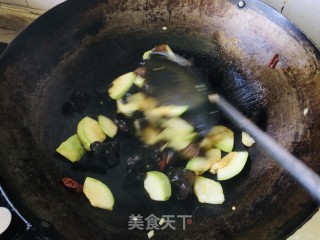 西葫芦木耳炒鸡蛋的做法步调：4