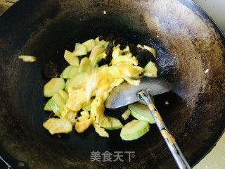 西葫芦木耳炒鸡蛋的做法步调：7
