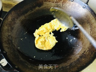 西葫芦木耳炒鸡蛋的做法步调：2