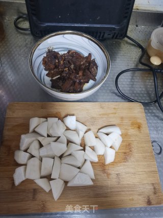 牛肉炖利剑萝卜的做法步调：1
