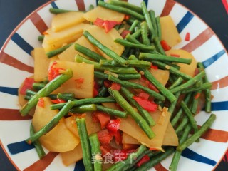 土豆片炒少豆角的做法步调：9