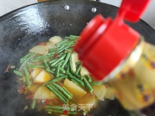 土豆片炒少豆角的做法步调：6