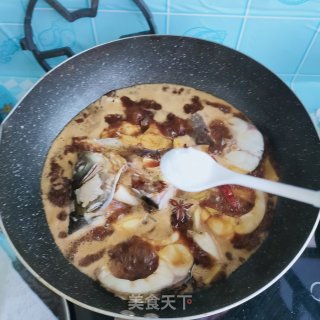 白烧草鱼块的做法步调：9