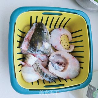 白烧草鱼块的做法步调：1