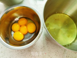 喷鼻葱肉紧海苔蛋糕卷的做法步调：2