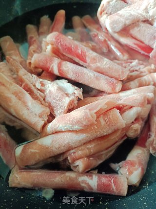 凉拌黄瓜羊肉卷的做法步调：1