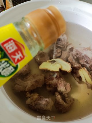 冬瓜骨头汤的做法步调：5