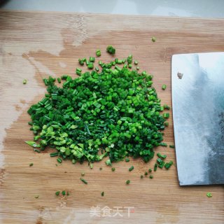 韭苔猪肉馅饼的做法步调：4