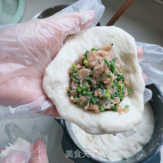 韭苔猪肉馅饼的做法步调：7