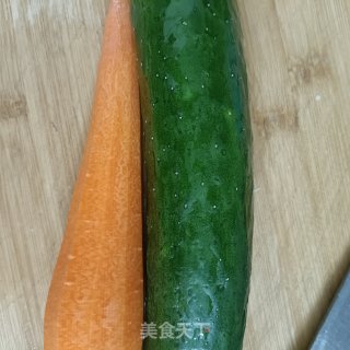 凉拌黄瓜的做法步调：1