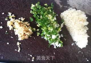 蒜蓉蒸波龙的做法步调：2