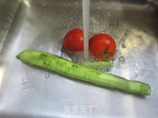 番茄炒棱角丝瓜的做法步调：2