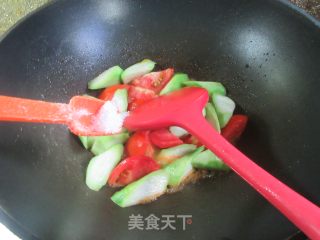 番茄炒棱角丝瓜的做法步调：6