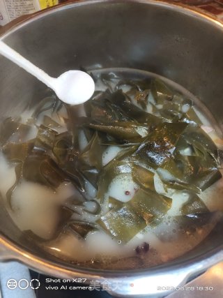 排骨海带汤的做法步调：6