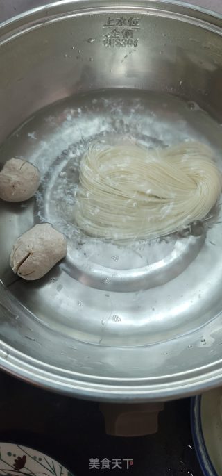 肉丸陈虾煮里线的做法步调：4