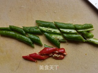 青白椒洋葱炒肉片的做法步调：2