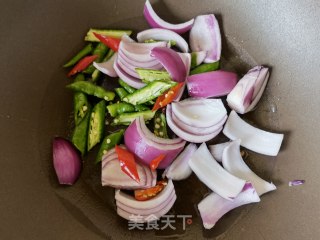青白椒洋葱炒肉片的做法步调：5