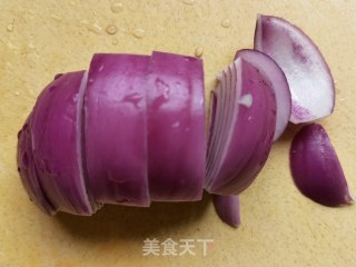青白椒洋葱炒肉片的做法步调：3