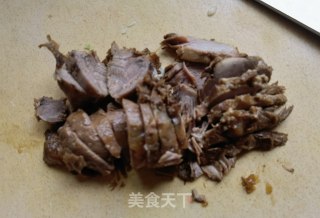 青白椒洋葱炒肉片的做法步调：1